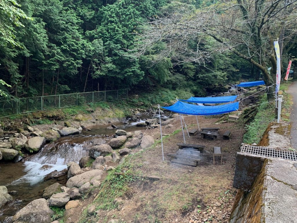 自然を感じる釣り堀 クアハウス山小屋 日向渓谷マス釣り場 とんぼの羽ブログ